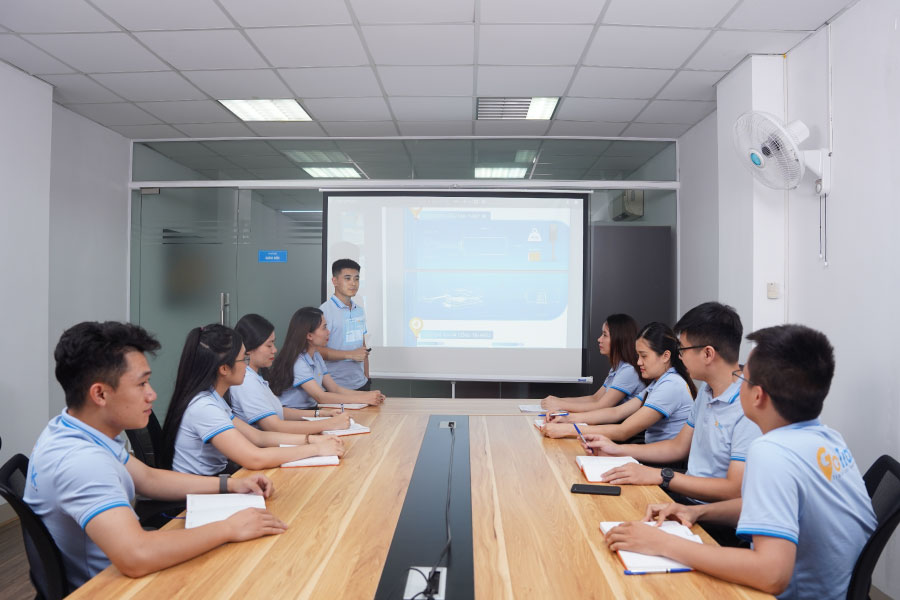 Internal training to deepen knowledge of the new GT-BUS product for GoTrack employees